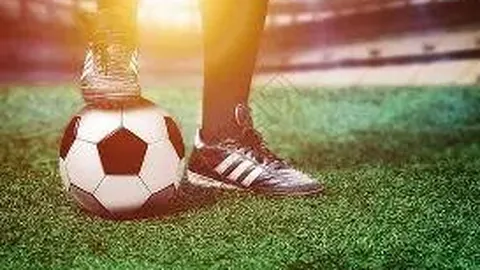 金靖绯闻男友揭晓非李佳琦，导演身份引热议